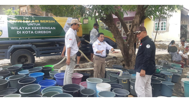 BAZNAS Jabar Mendistribusikan Air Bersih di Kota Cirebon