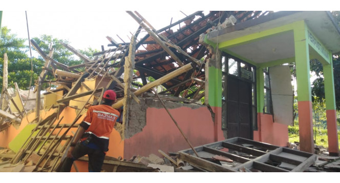 Respon Gempa Bumi Kabupaten Sukabumi, BTB Jabar Turunkan Personil Untuk Evakuasi