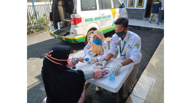 Ambulans BAZNAS Jabar Keliling Berikan Layanan Kesehatan Gratis di Masa Pandemi Covid-19