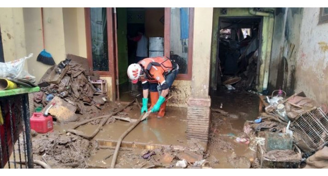 BTB Jabar Kerahkan Personilnya untuk Membantu Warga Terdampak Banjir Bandang Kabupaten Sukabumi