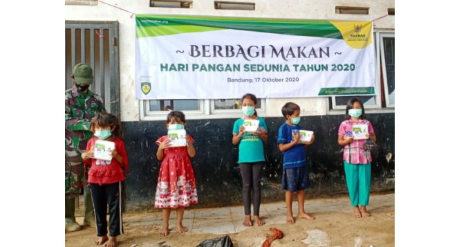 Peringati Hari Pangan, Tim LAB Jabar Bagikan Makanan Gratis di Kampung Pemulung