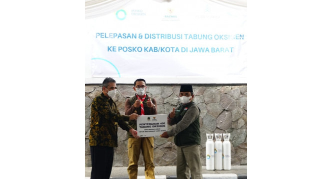Ridwan Kamil dan BAZNAS Jawa Barat Distribusikan Bantuan 400 Tabung Oksigen Kepada Posko-posko Pengamanan Covid 19 di Jawa Barat