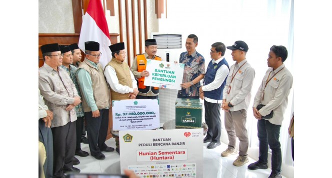 Bersama Menteri Agama RI, BAZNAS Salurkan Bantuan Keperluan Pengungsi melalui Pemerintah Aceh