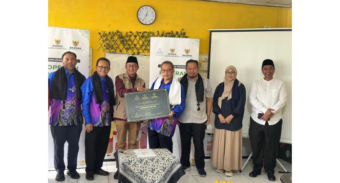 BAZNAS Jawa Barat dan ANGKASA Malaysia Perkuat Pemberdayaan Ekonomi Masjid dan Salurkan Donasi Bencana di Bandung Barat
