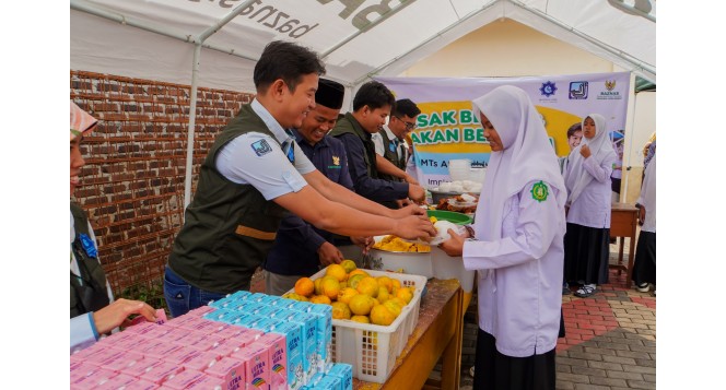 PT Jasa Sarana bersama Badan Amil Zakat Nasional (Baznas) Jawa Barat menggelar program Makan Bergizi Gratis