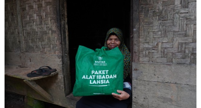 penyaluran alat ibadah lansia
