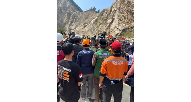 BAZNAS Jabar meninjau lokasi musibah longsor cirebon