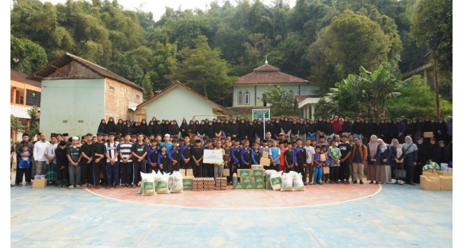 BAZNAS Jabar berbagi Kebahagiaan dengan para santri